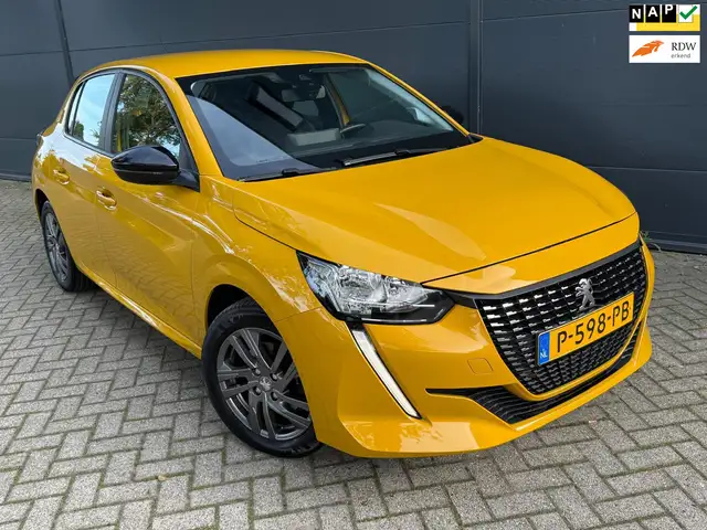 2022 Peugeot 208 in Yellow for sale