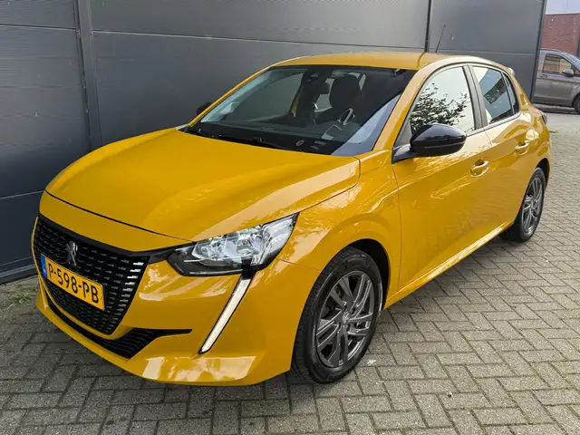 Peugeot 208 view 3