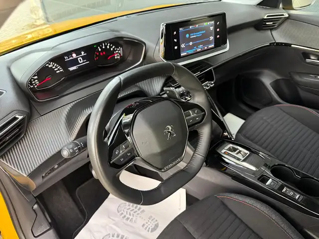 Peugeot 208 view 13