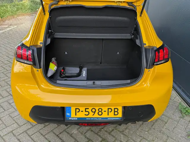 Peugeot 208 view 8