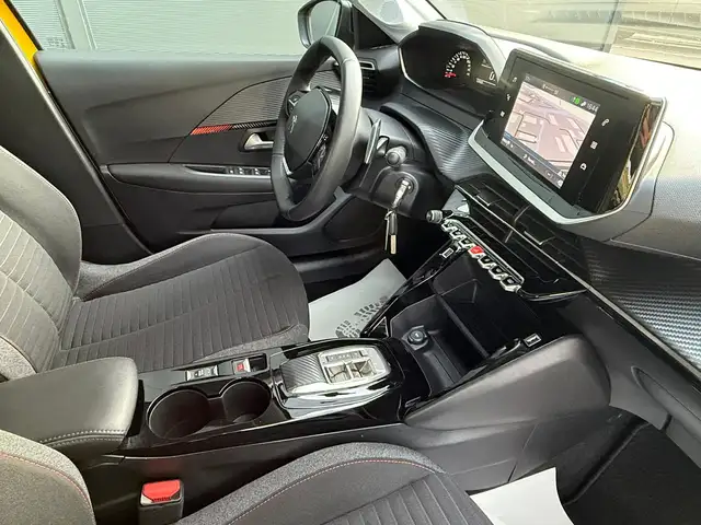 Peugeot 208 view 10