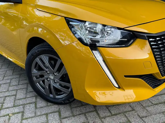 Peugeot 208 view 2
