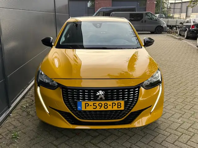 Peugeot 208 view 6