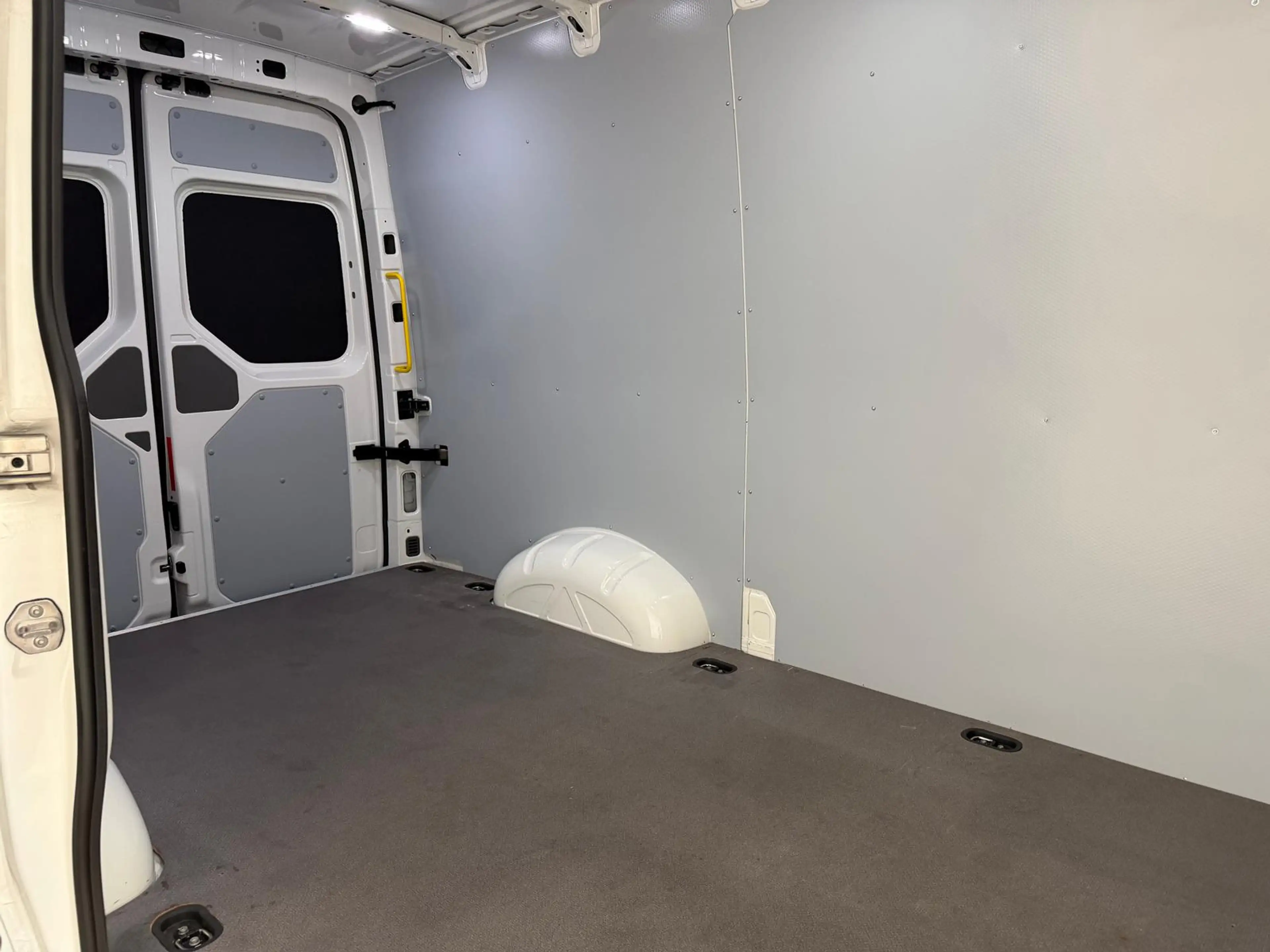 Volkswagen Crafter 35 Kasten,4Motion,MR,Klima,Radio,AHK — photo 8