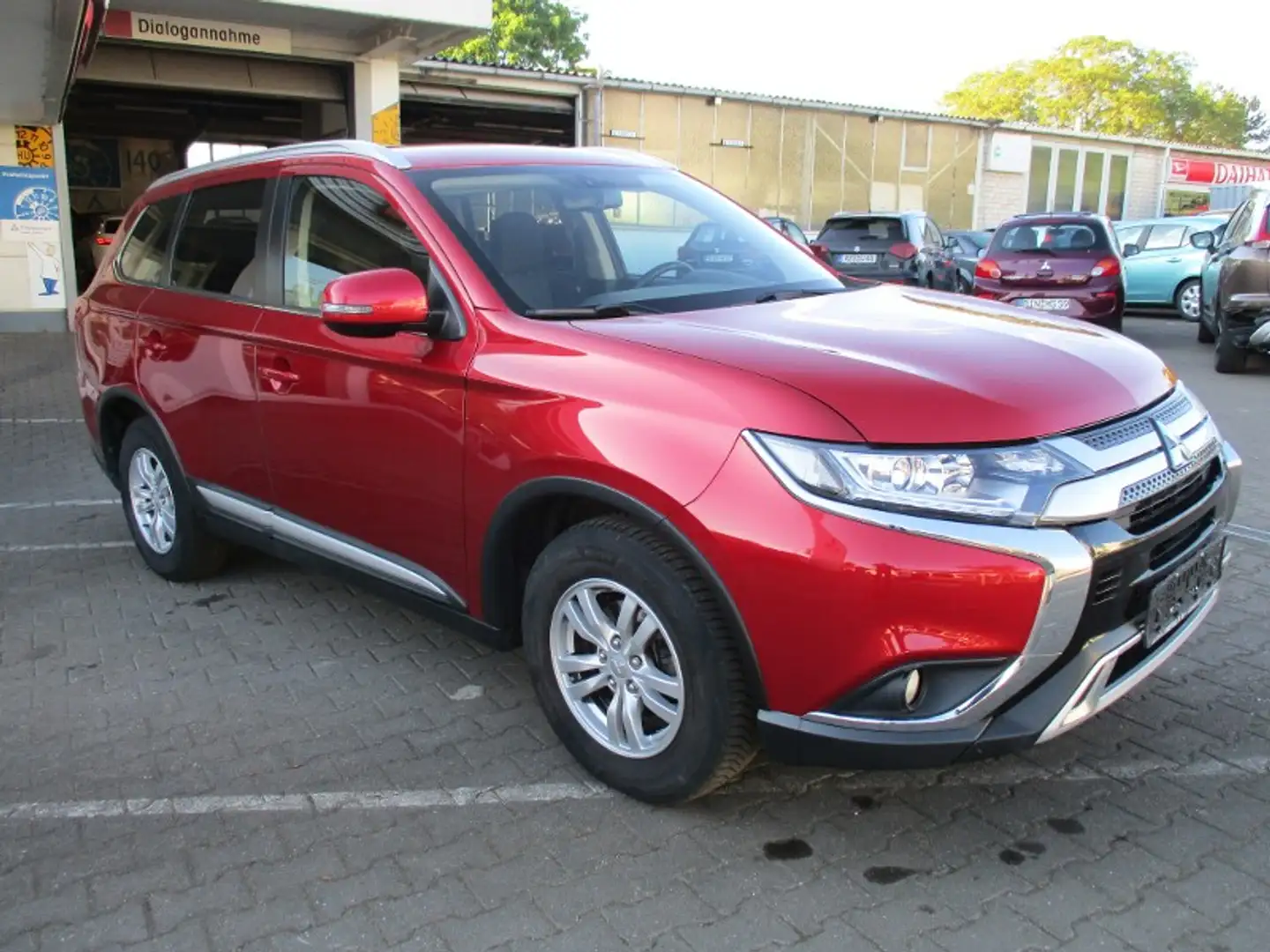 Mitsubishi Outlander Active 2.0 Allwetter Navigation AHK Rot - 2