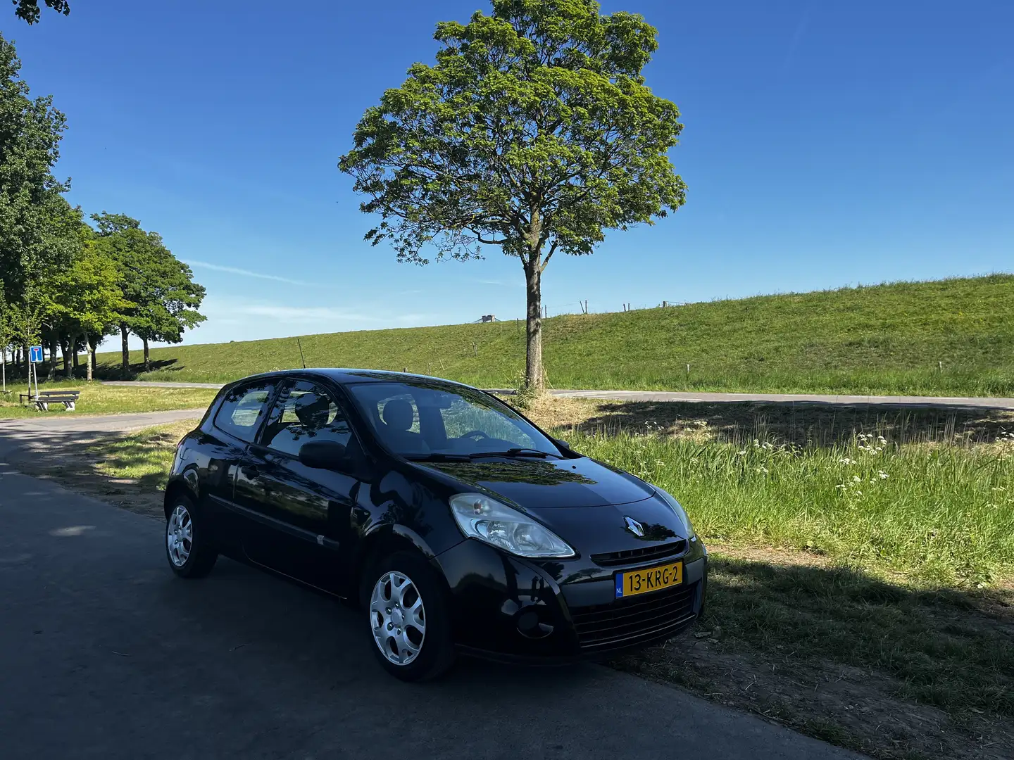 Renault Clio 1.2 Special Line Zwart - 1