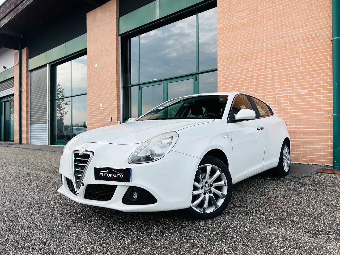Alfa Romeo Giulietta Giulietta 1.4 t. Distinctive Gpl 120cv Bianco - 1