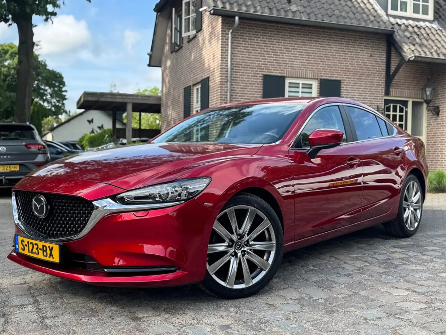 Mazda 6 2.0 SkyActiv-G 165pk autom ecc,lmv,navi,led,pdc Rot - 1
