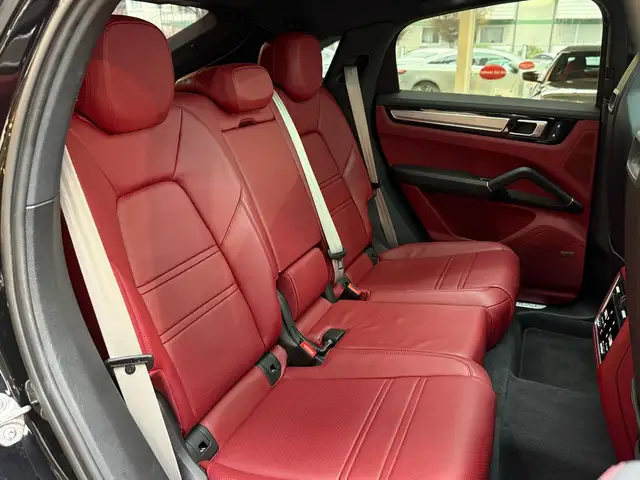 Porsche Cayenne view 23