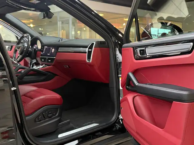 Porsche Cayenne view 19