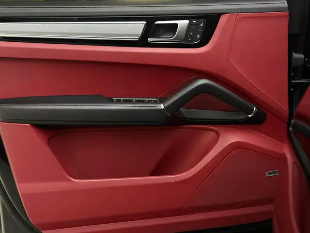 Porsche Cayenne view 11