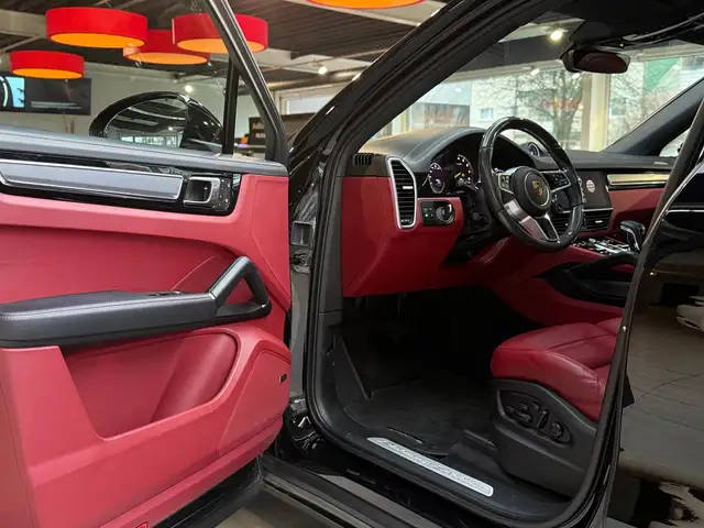 Porsche Cayenne view 10
