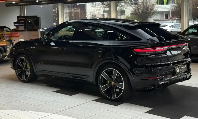 Porsche Cayenne view 8