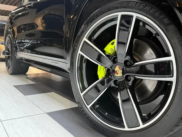 Porsche Cayenne view 5