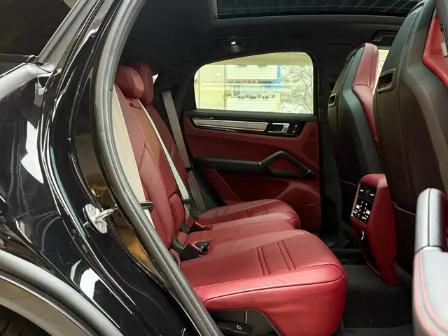 Porsche Cayenne view 22