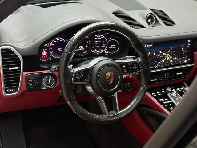 Porsche Cayenne view 14