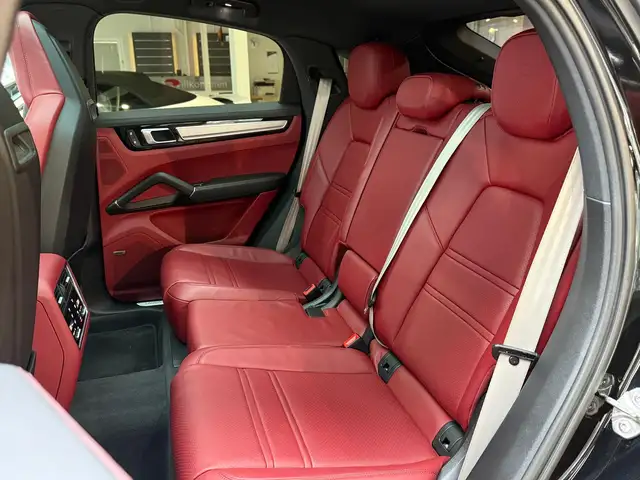 Porsche Cayenne view 27