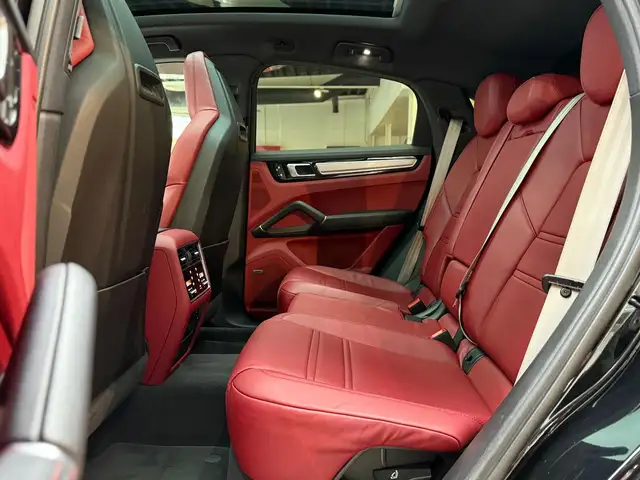 Porsche Cayenne view 25