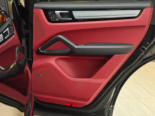 Porsche Cayenne view 21