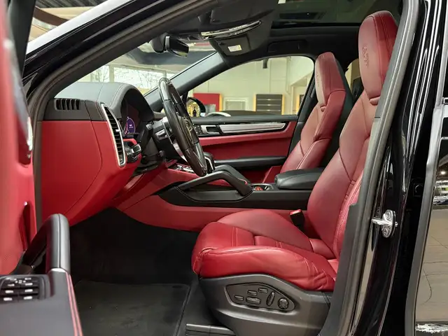 Porsche Cayenne view 12