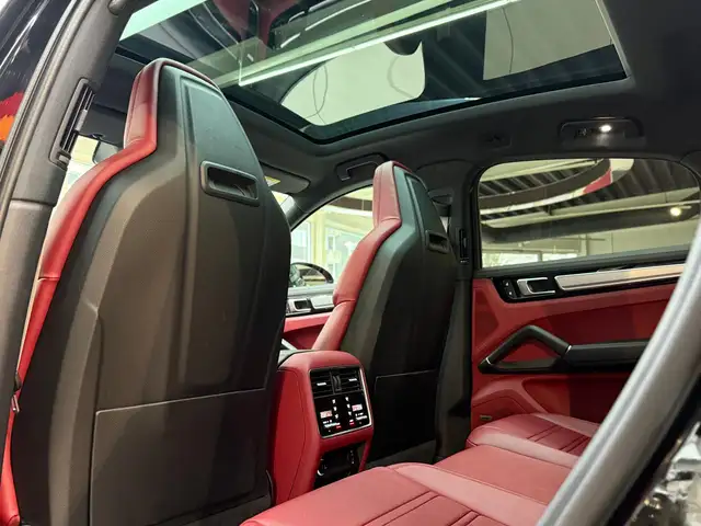 Porsche Cayenne view 26