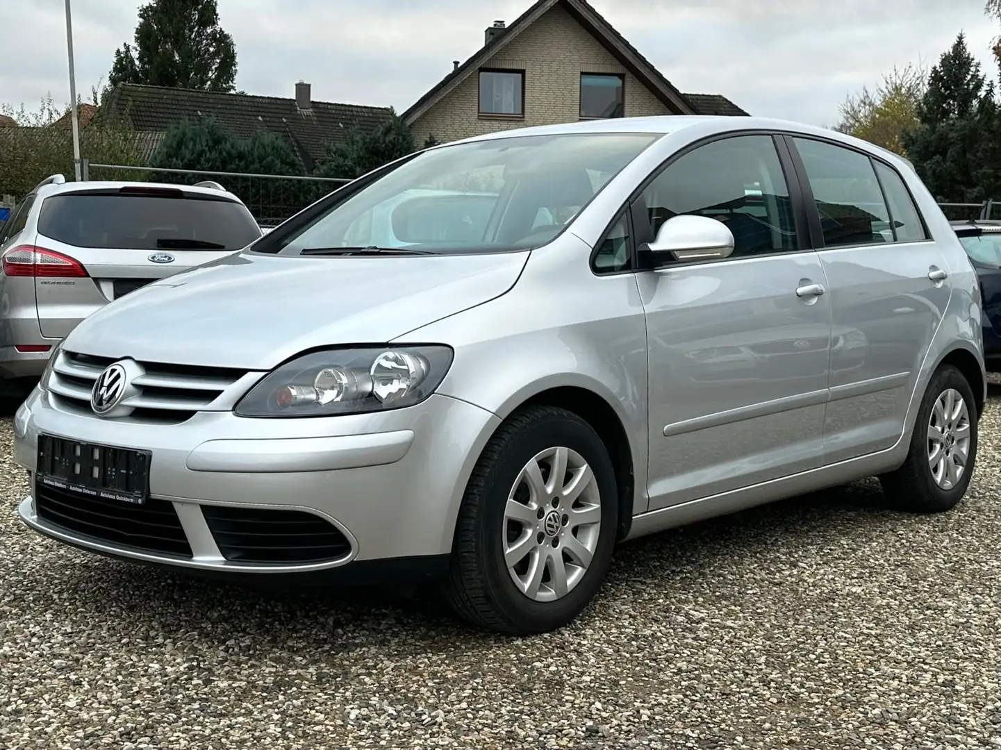 Volkswagen Golf Plus 1.6 FSI Comfortline 1Hand Scheckheft Klima AHK PDC Silber - 1