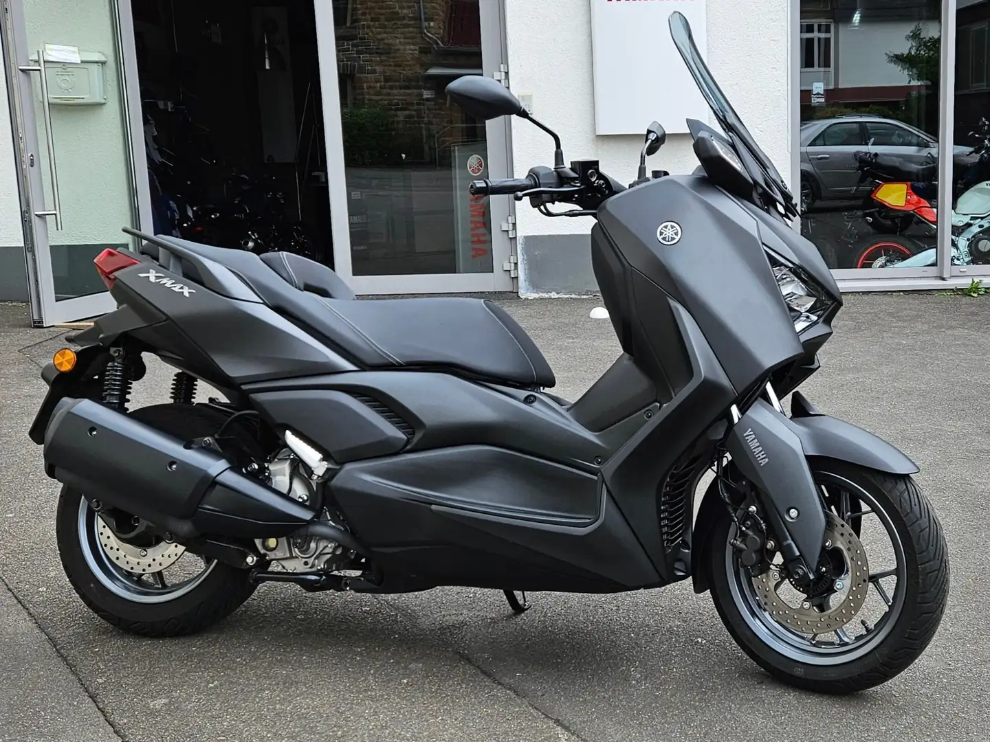 Yamaha X-Max 300 Gris - 1