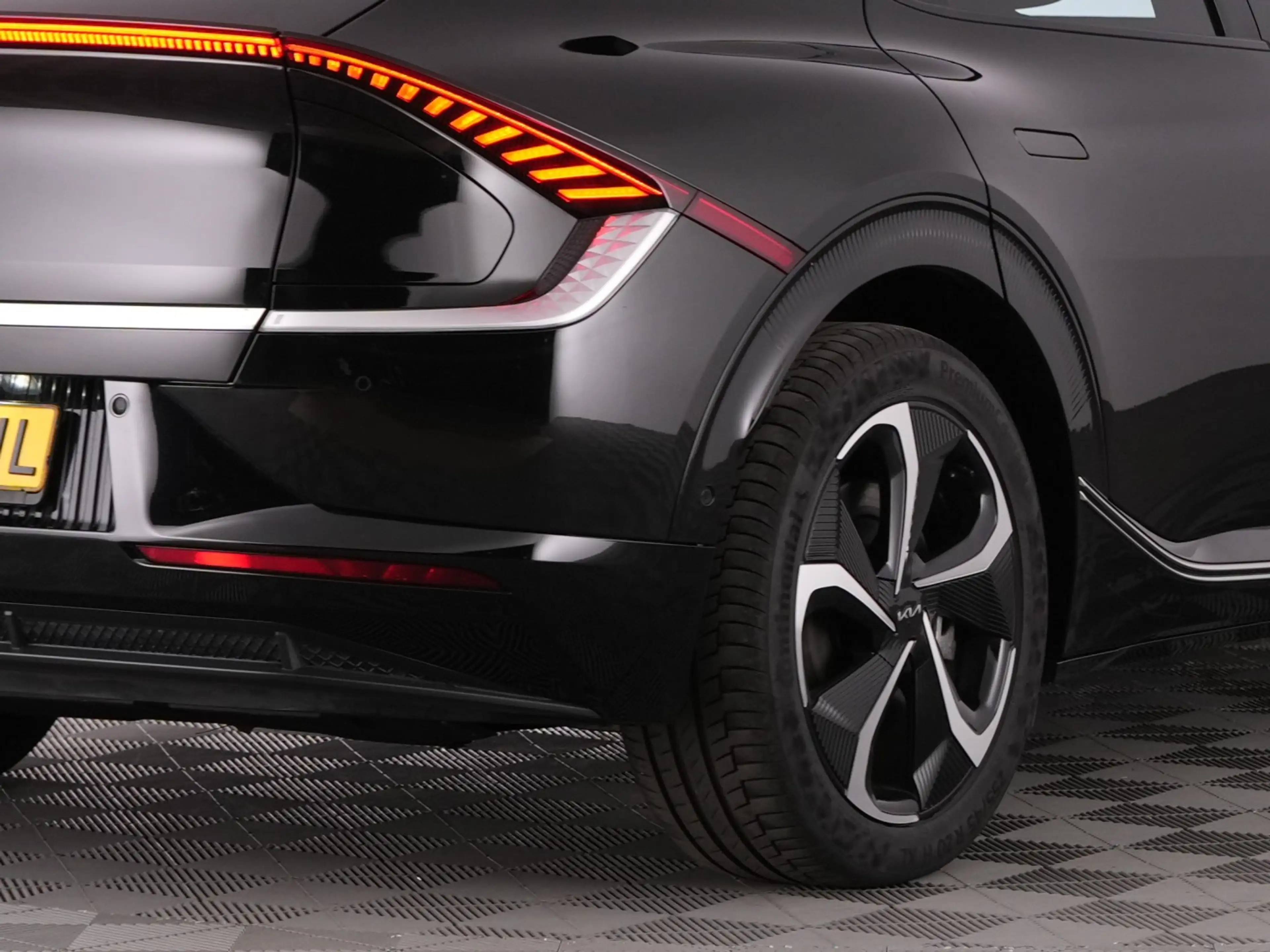 Kia EV6 Plus AWD 77.4 kWh 325PK | LEDER | Full LED | EL. S — photo 16