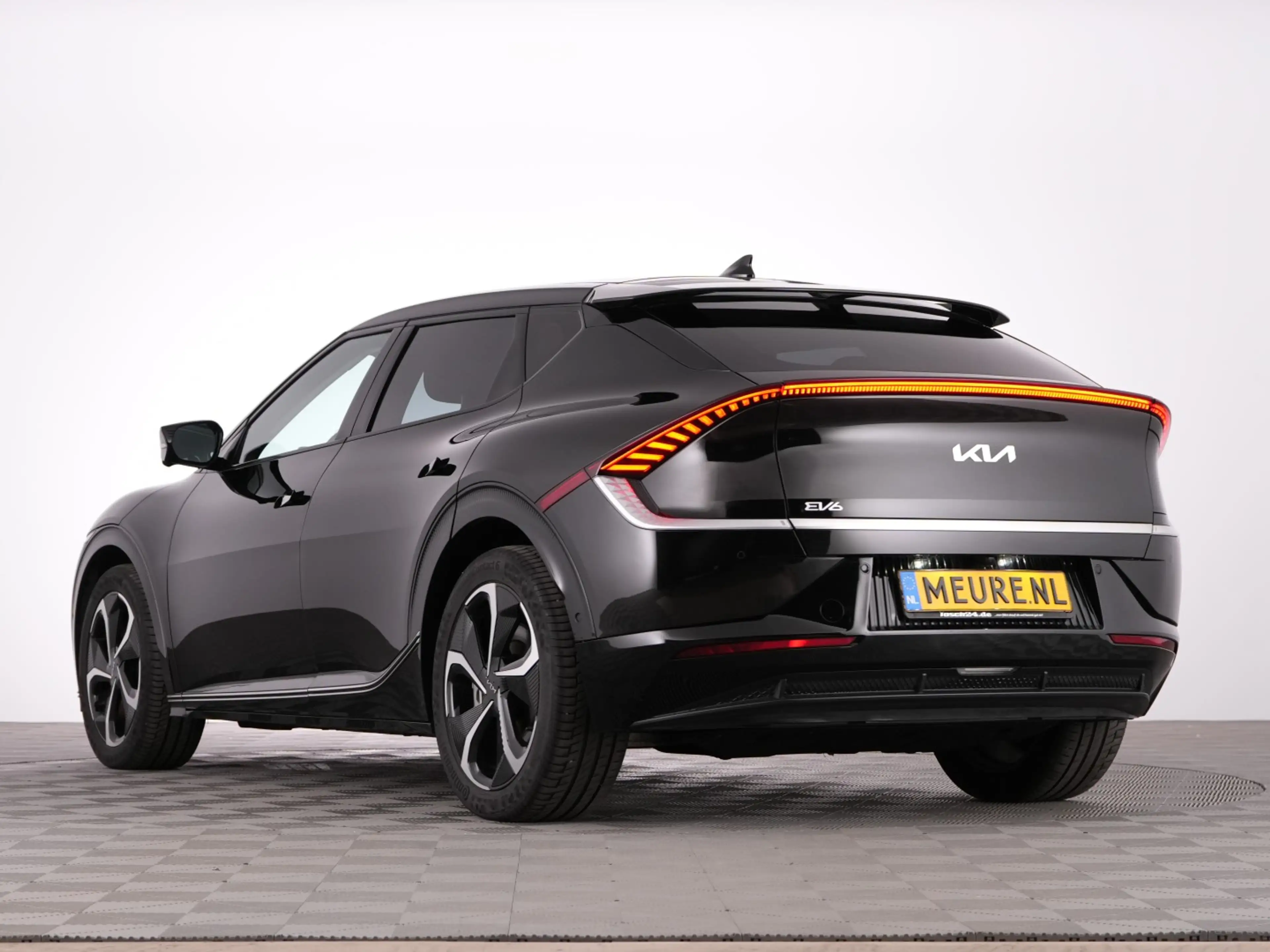 Kia EV6 Plus AWD 77.4 kWh 325PK | LEDER | Full LED | EL. S — photo 26