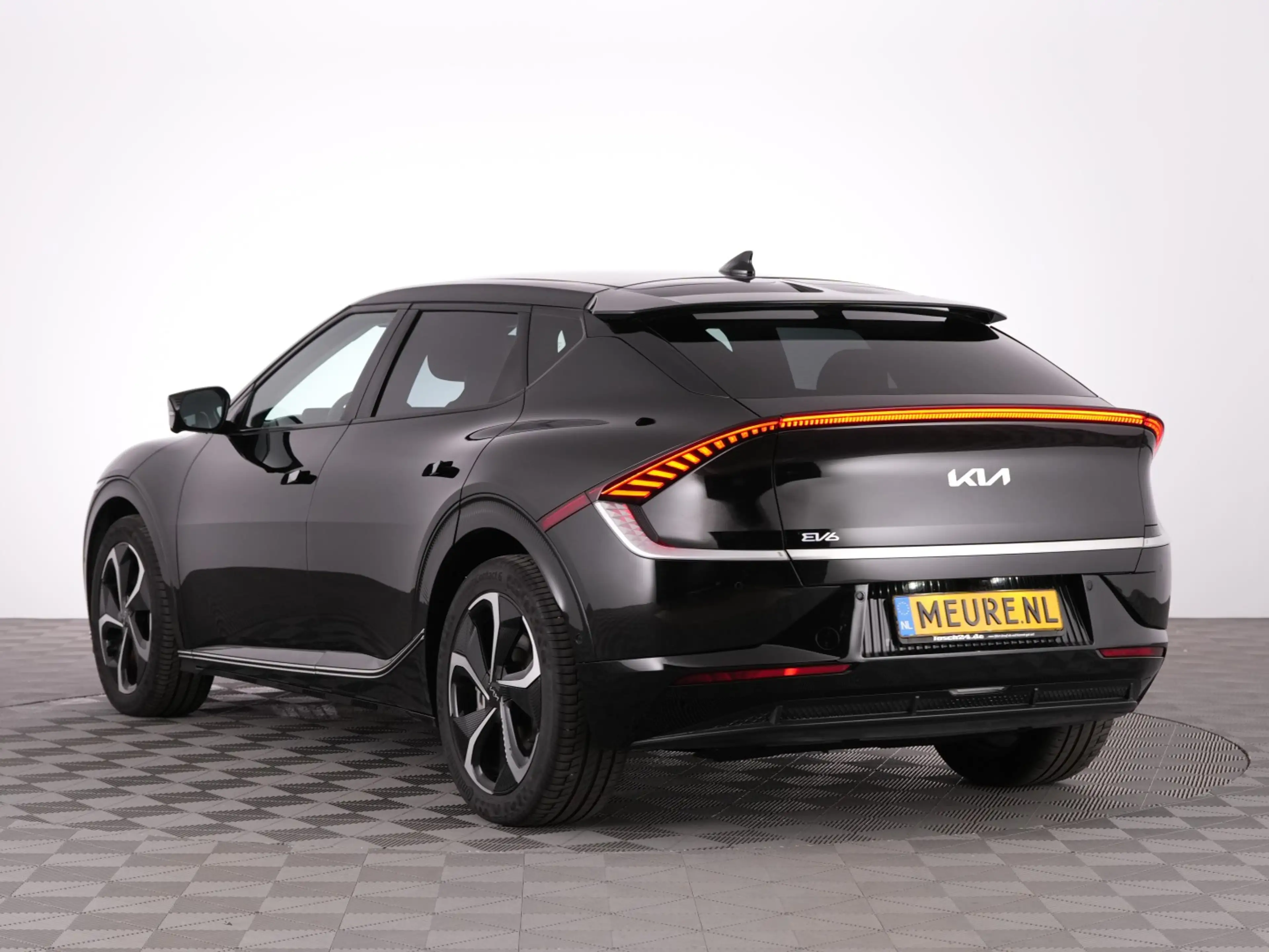 Kia EV6 Plus AWD 77.4 kWh 325PK | LEDER | Full LED | EL. S — photo 2