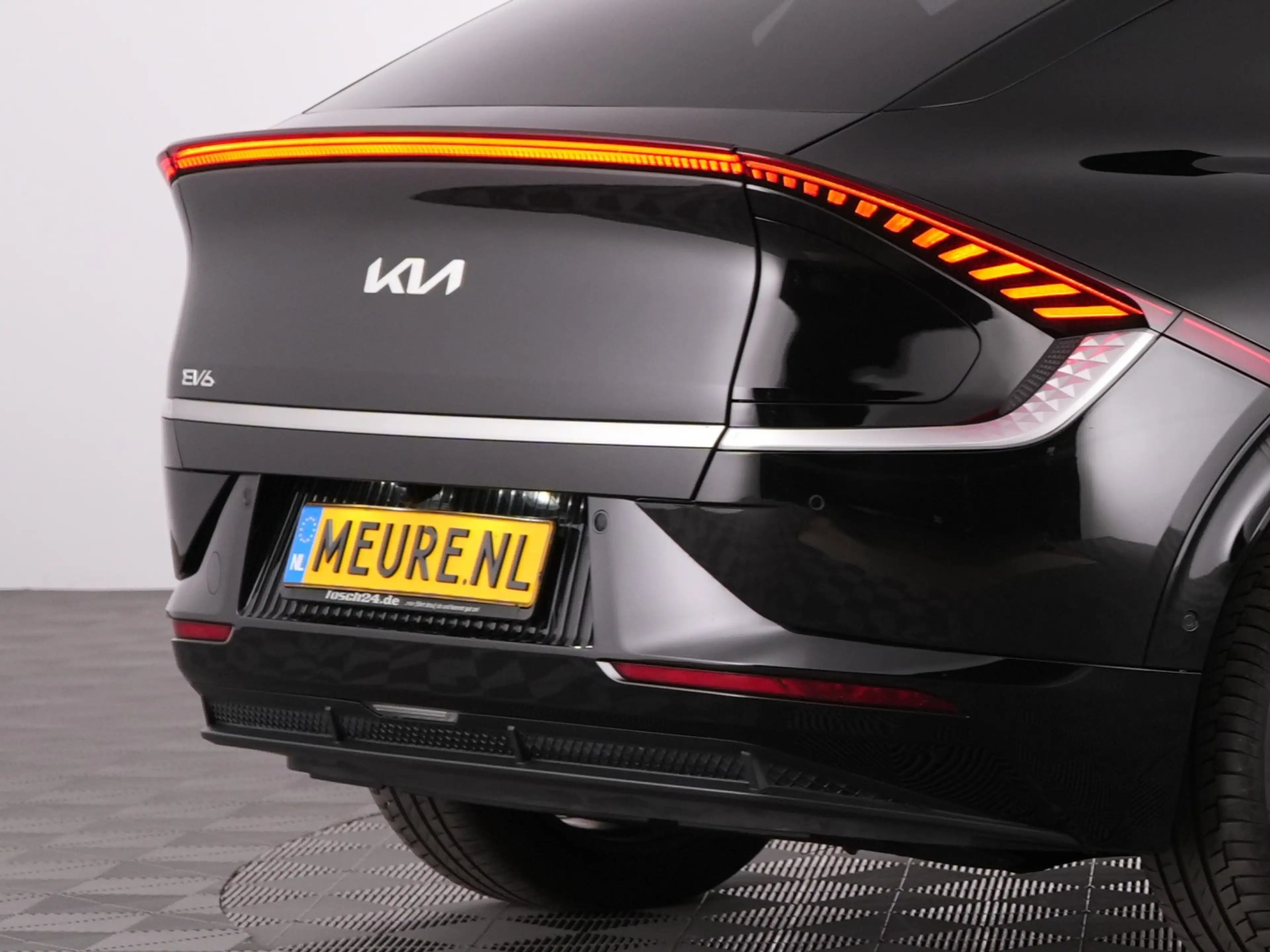Kia EV6 Plus AWD 77.4 kWh 325PK | LEDER | Full LED | EL. S — photo 28
