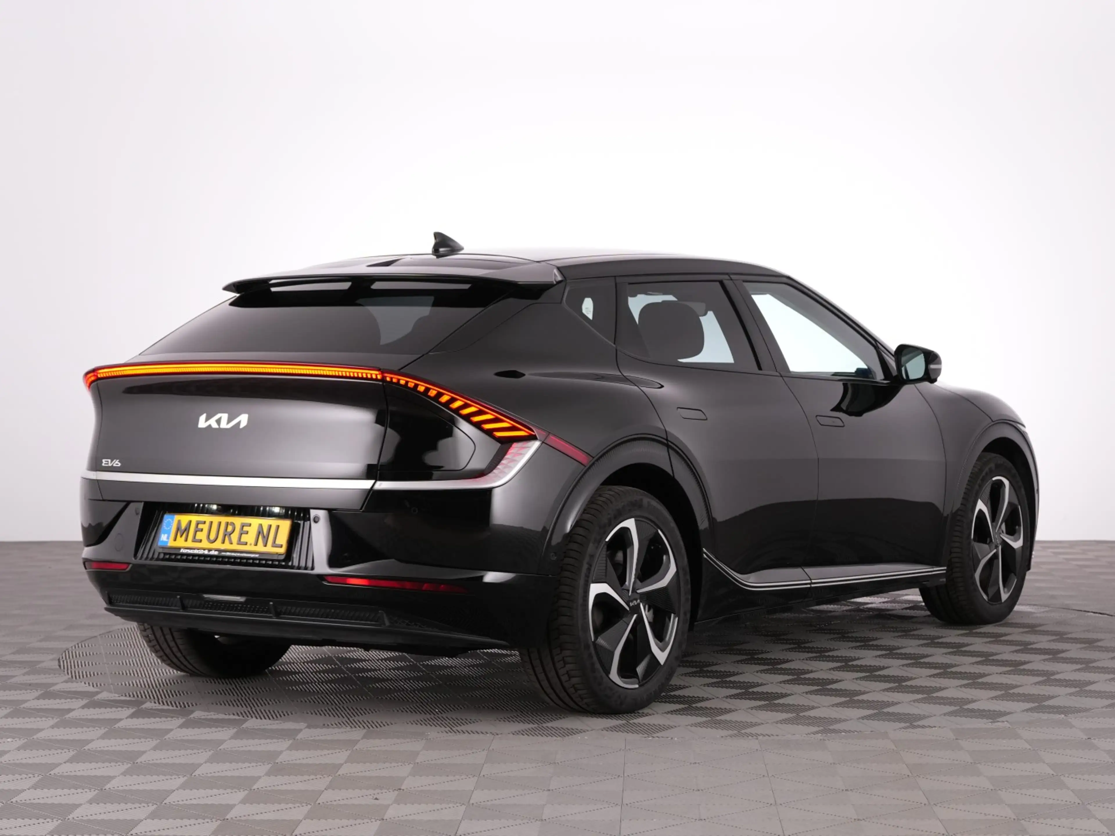 Kia EV6 Plus AWD 77.4 kWh 325PK | LEDER | Full LED | EL. S — photo 14