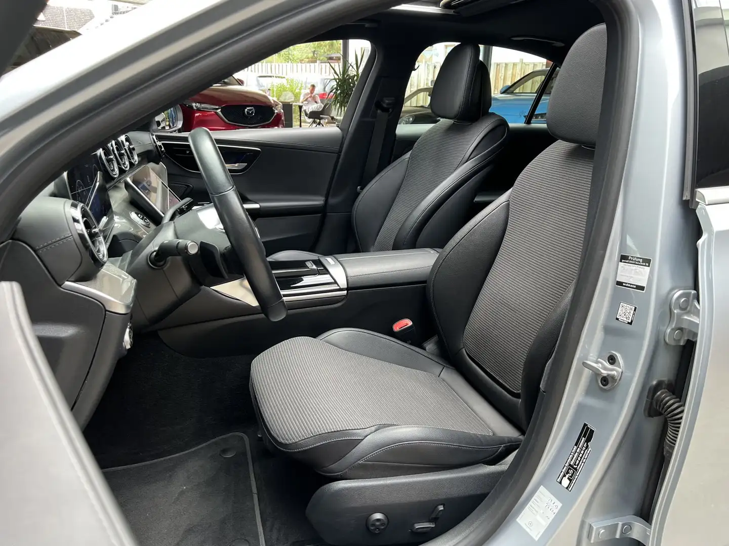 Mercedes-Benz 220 C C220 EQ Boost Avantgarde Pano Navi LEDKamera Zilver - 2