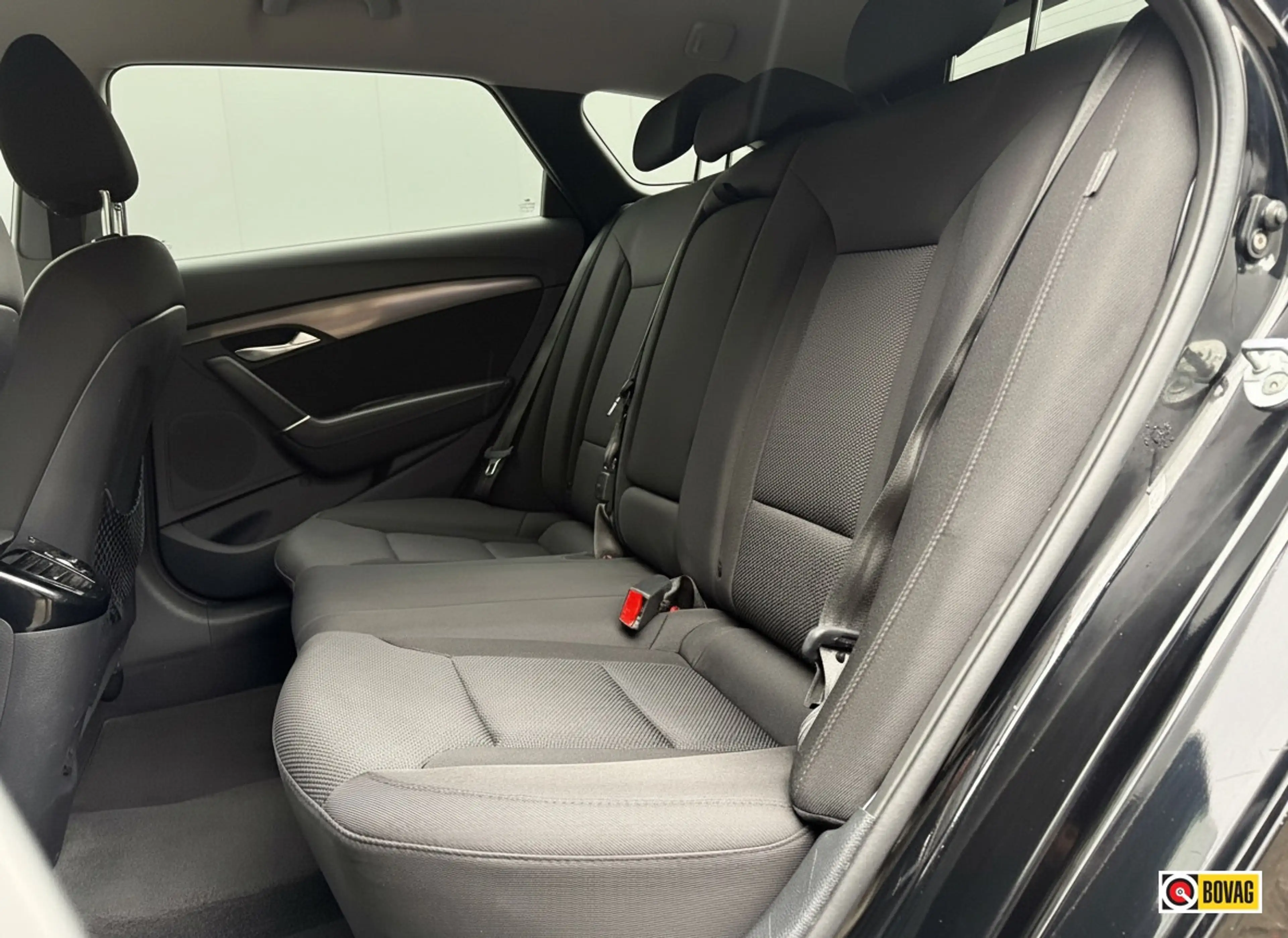 Hyundai i40 Wagon 1.6 GDI Blue Business Edition NAVI CRUISE TR — photo 13