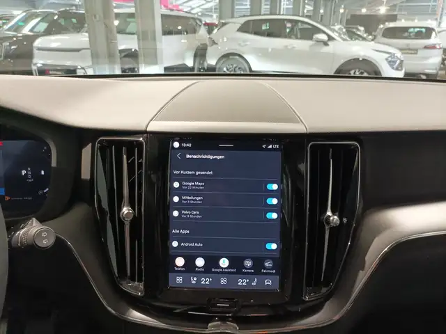 Volvo XC60 view 11