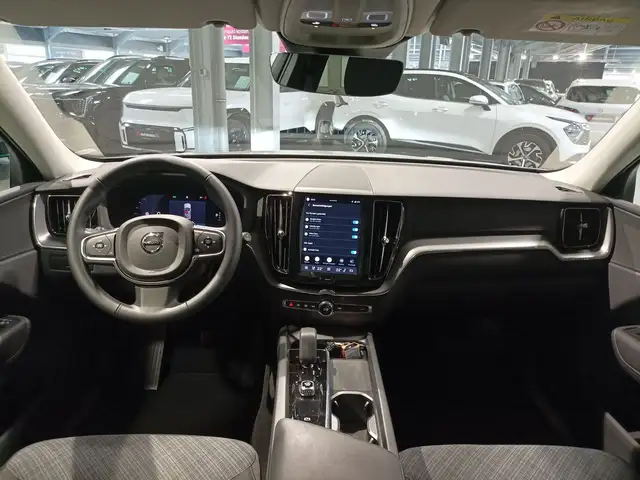 Volvo XC60 view 9