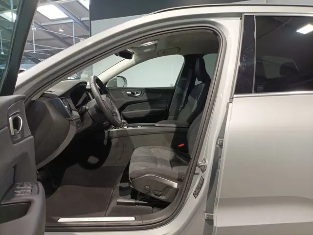 Volvo XC60 view 8