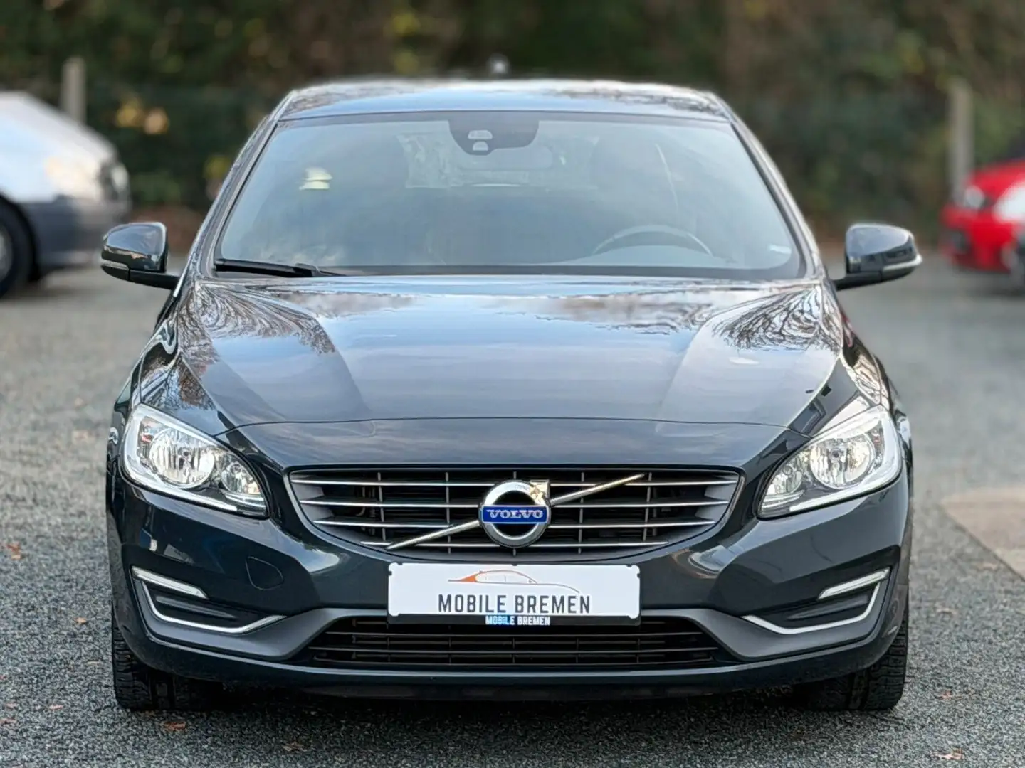 Volvo V60 D4 Summum  LEDER*NAVI*PDC Grau - 2