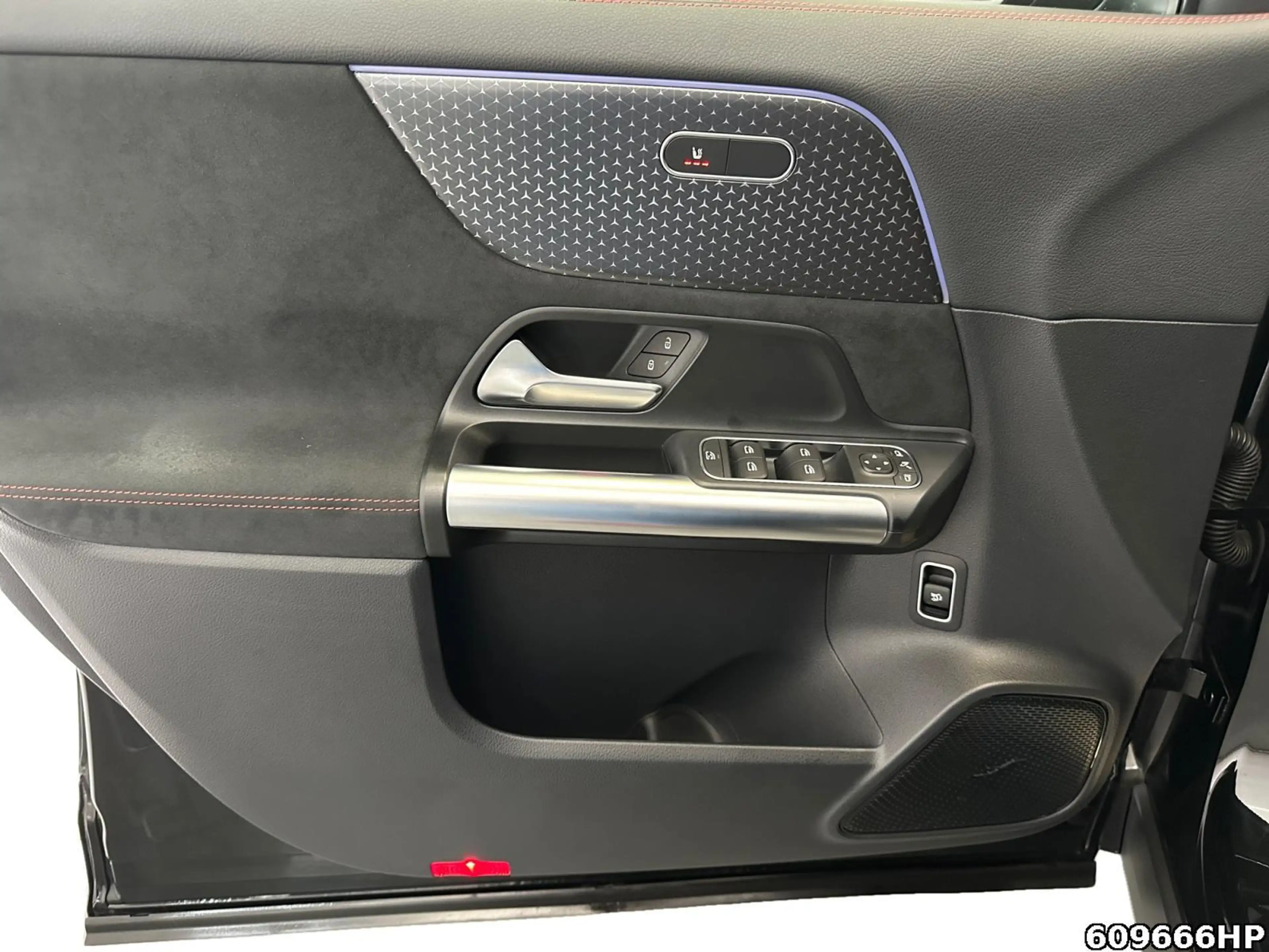 Mercedes-Benz EQA 300 4M AMG  AHK Keyless Ambiente Lenkradhzg. — photo 14