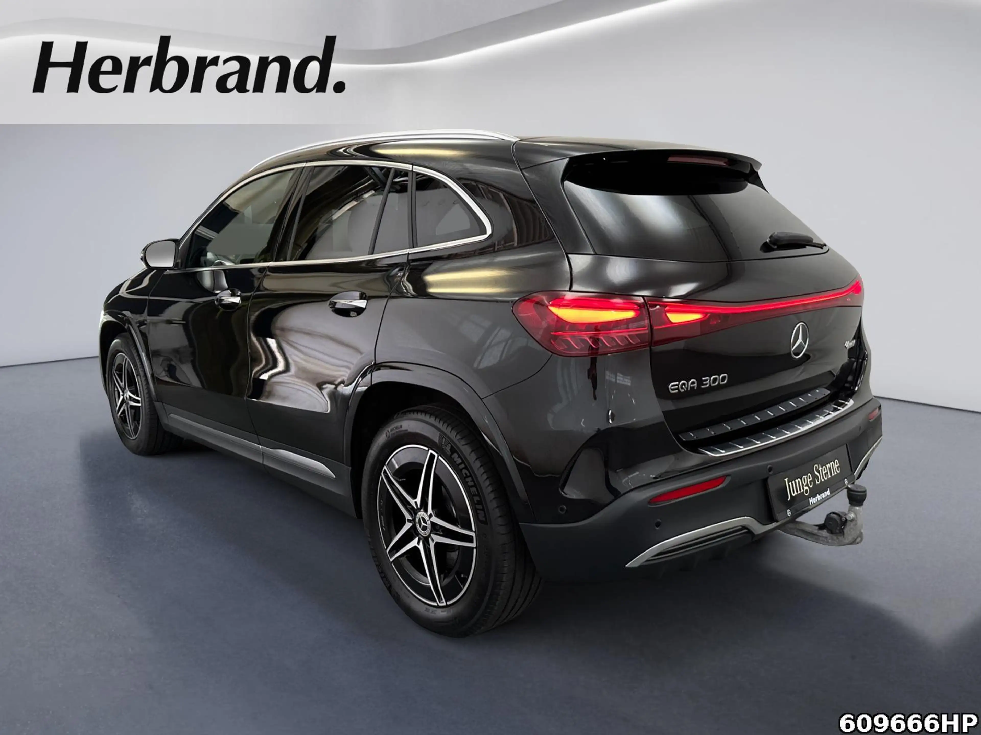 Mercedes-Benz EQA 300 4M AMG  AHK Keyless Ambiente Lenkradhzg. — photo 4
