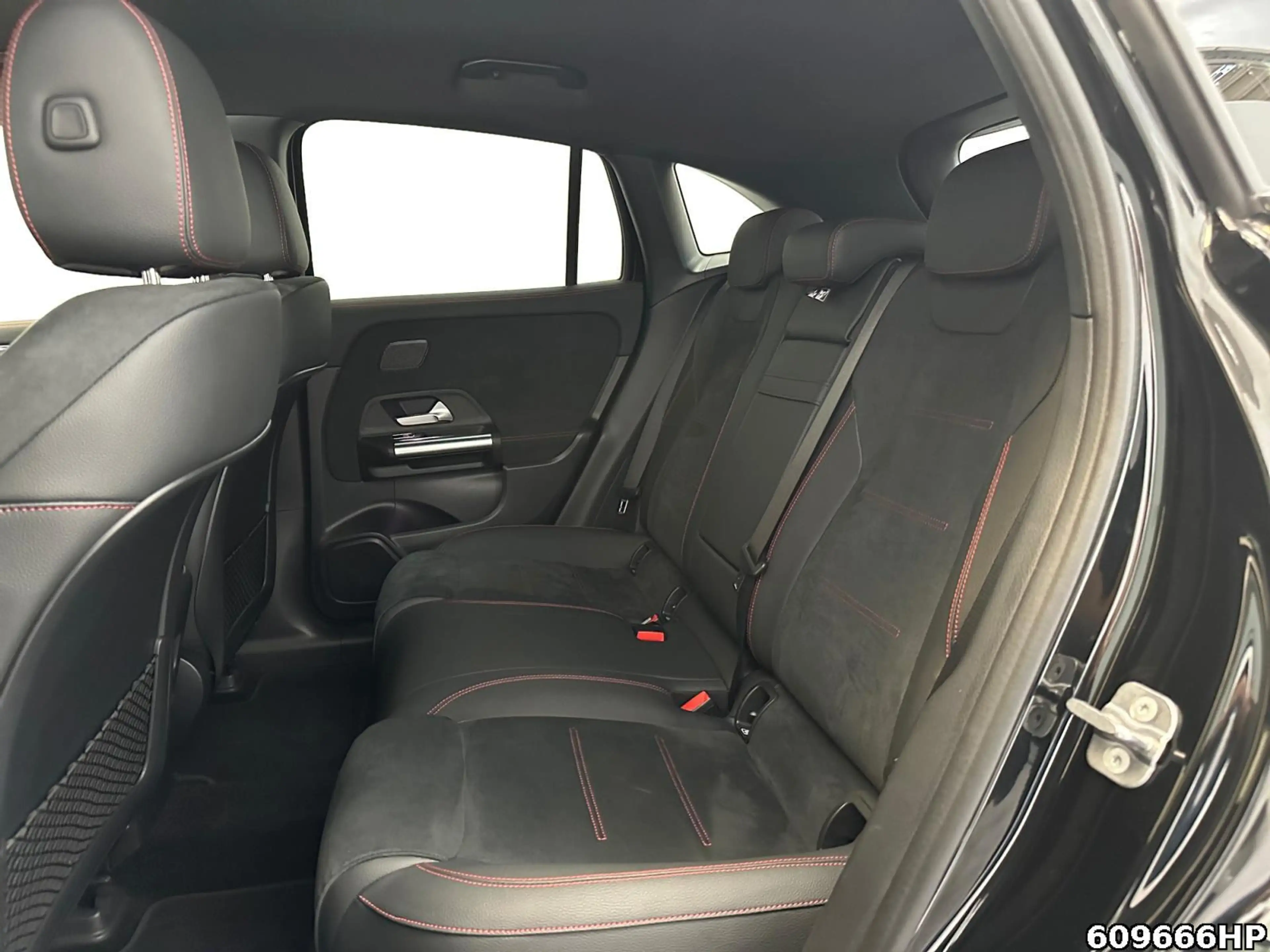 Mercedes-Benz EQA 300 4M AMG  AHK Keyless Ambiente Lenkradhzg. — photo 12