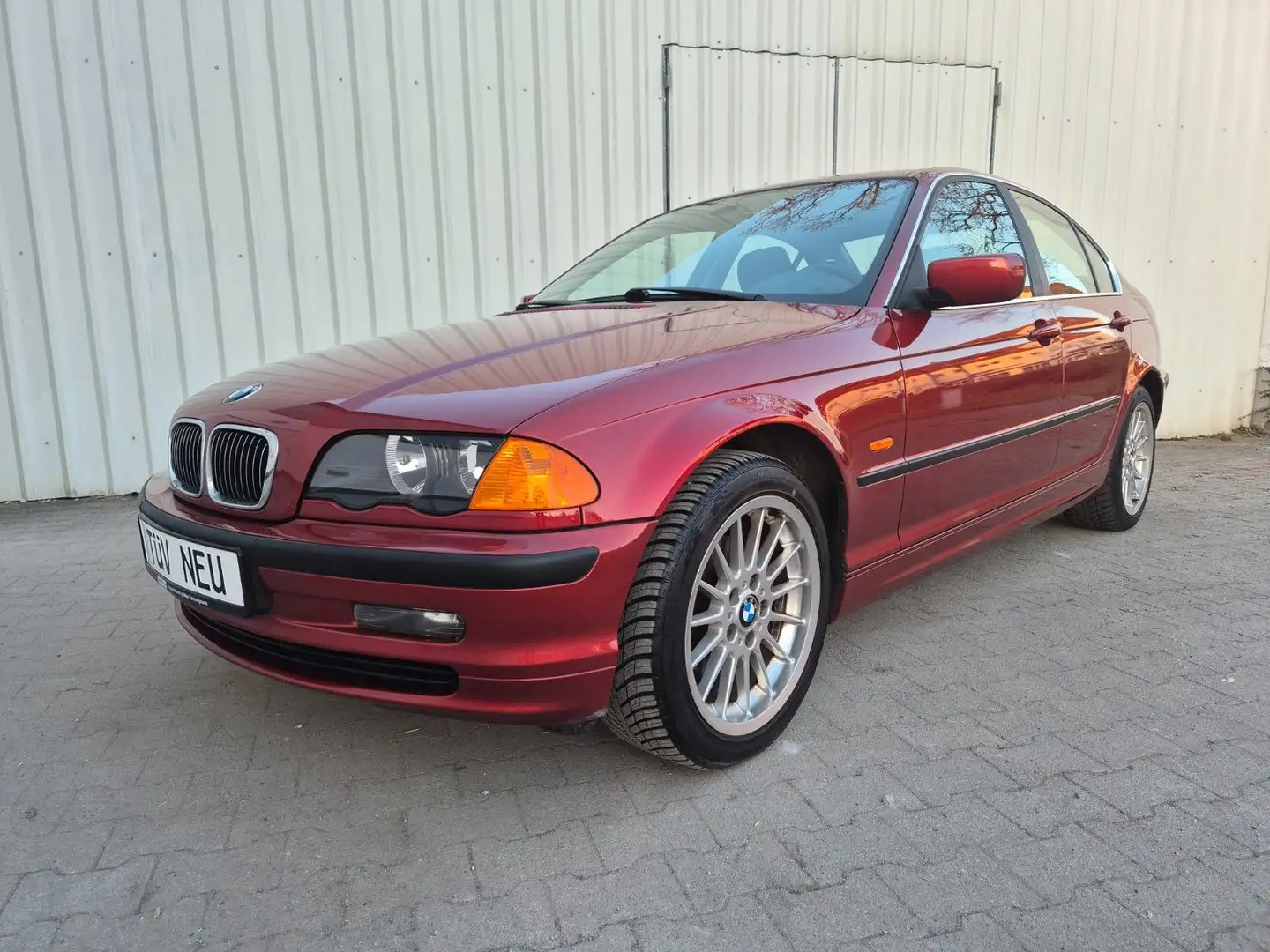 BMW 323 i --- TEILLEDERSPORTSITZE --- TÜV NEU --- Rojo - 1
