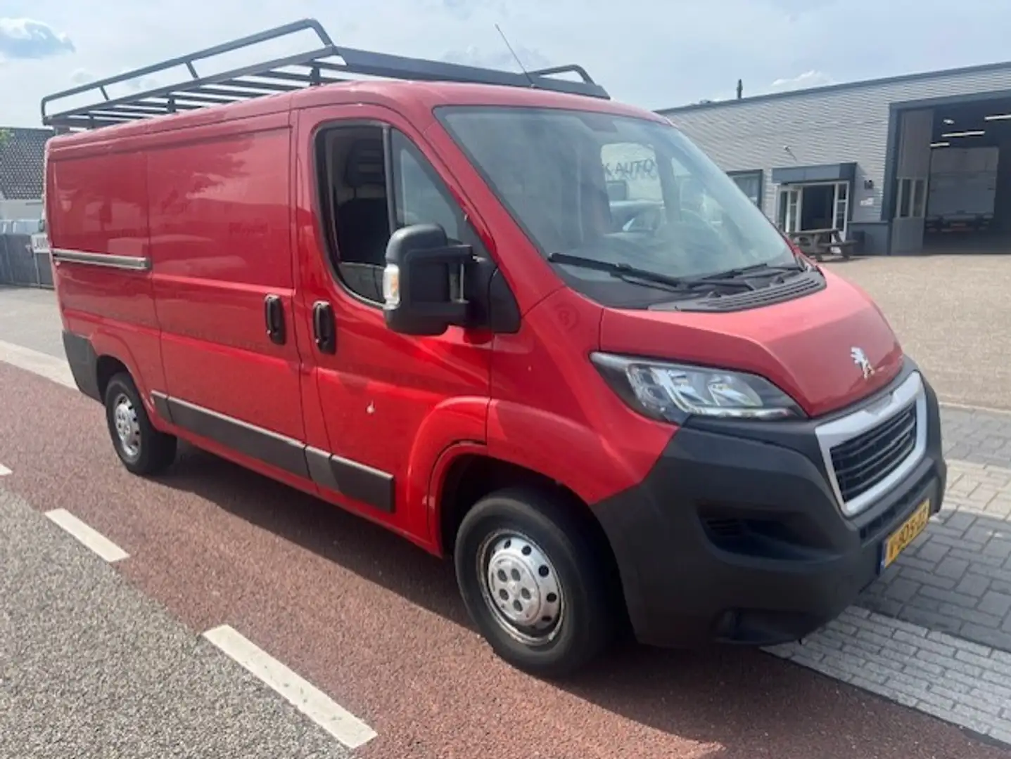 Peugeot Boxer 2.0 BlueHDI L2H1 Premium LANG AIRCO KLIMA CAMERA E Rood - 1