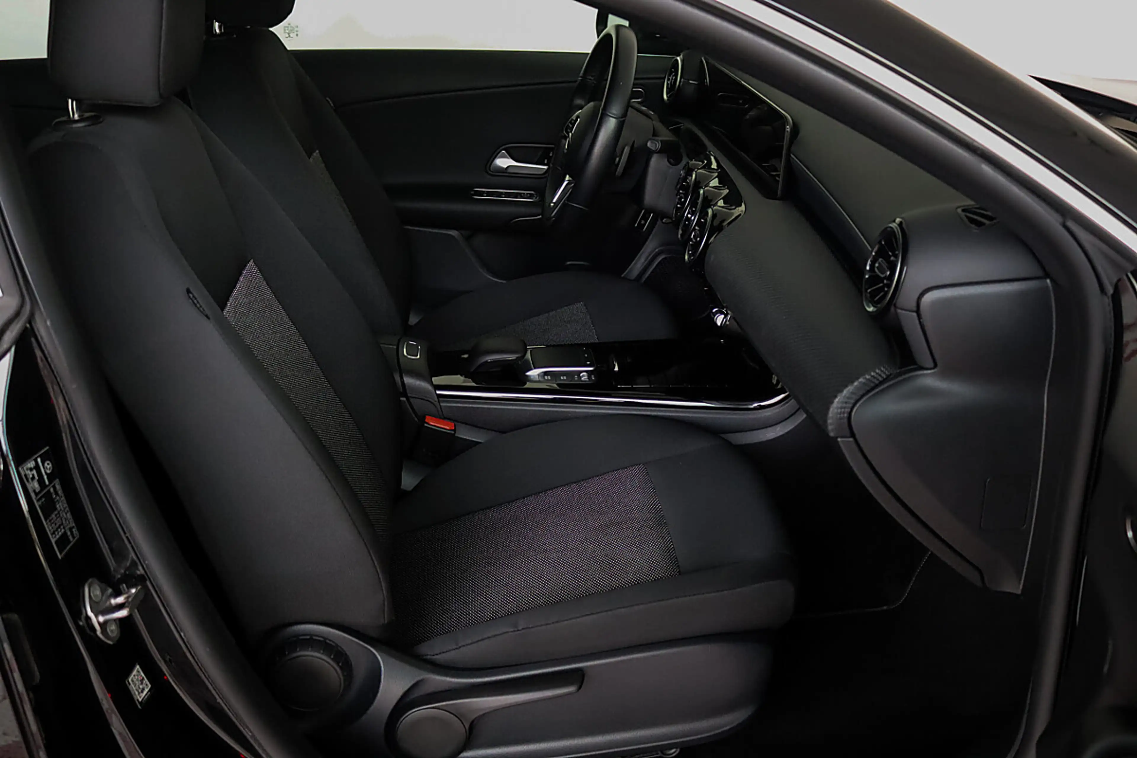 Mercedes-Benz CLA 180 d Shooting Brake Aut. / LED / NAVI / RÜCKFAHRKA... — photo 10