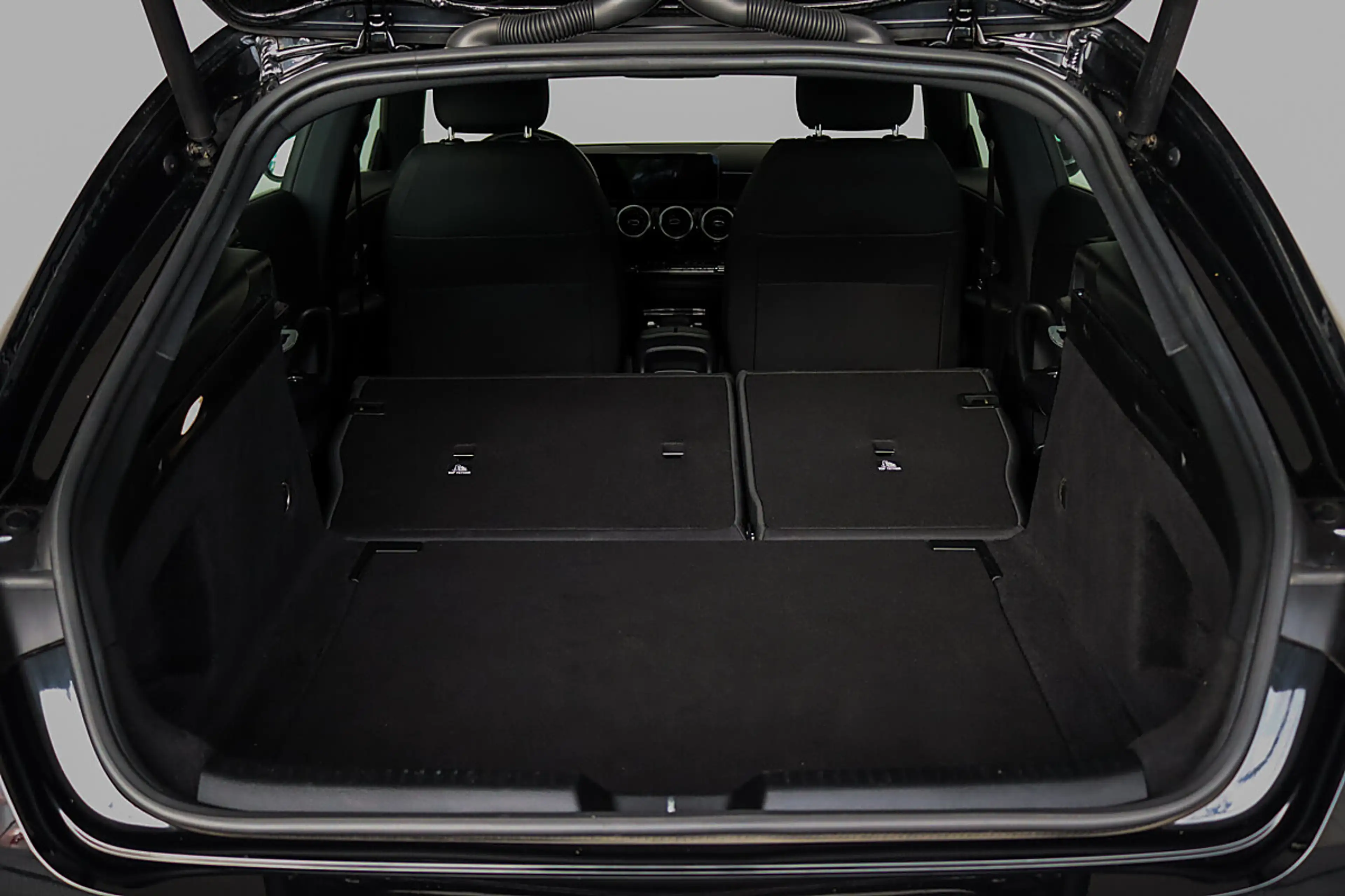 Mercedes-Benz CLA 180 d Shooting Brake Aut. / LED / NAVI / RÜCKFAHRKA... — photo 14