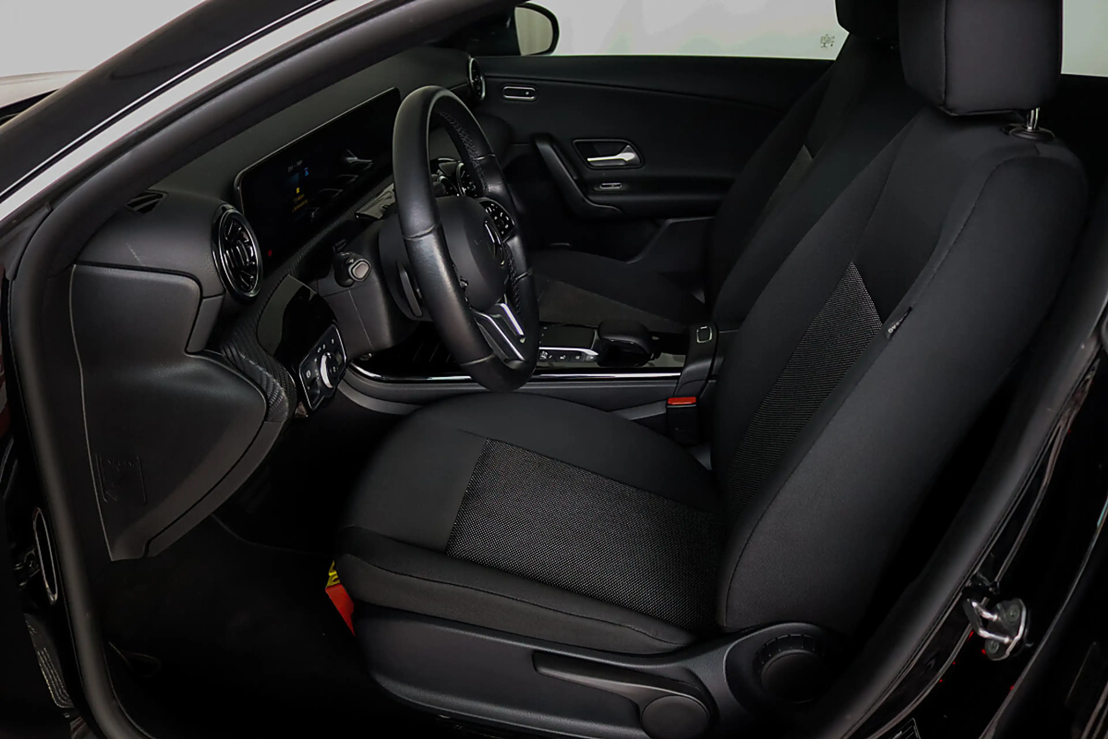 Mercedes-Benz CLA 180 d Shooting Brake Aut. / LED / NAVI / RÜCKFAHRKA... — photo 9