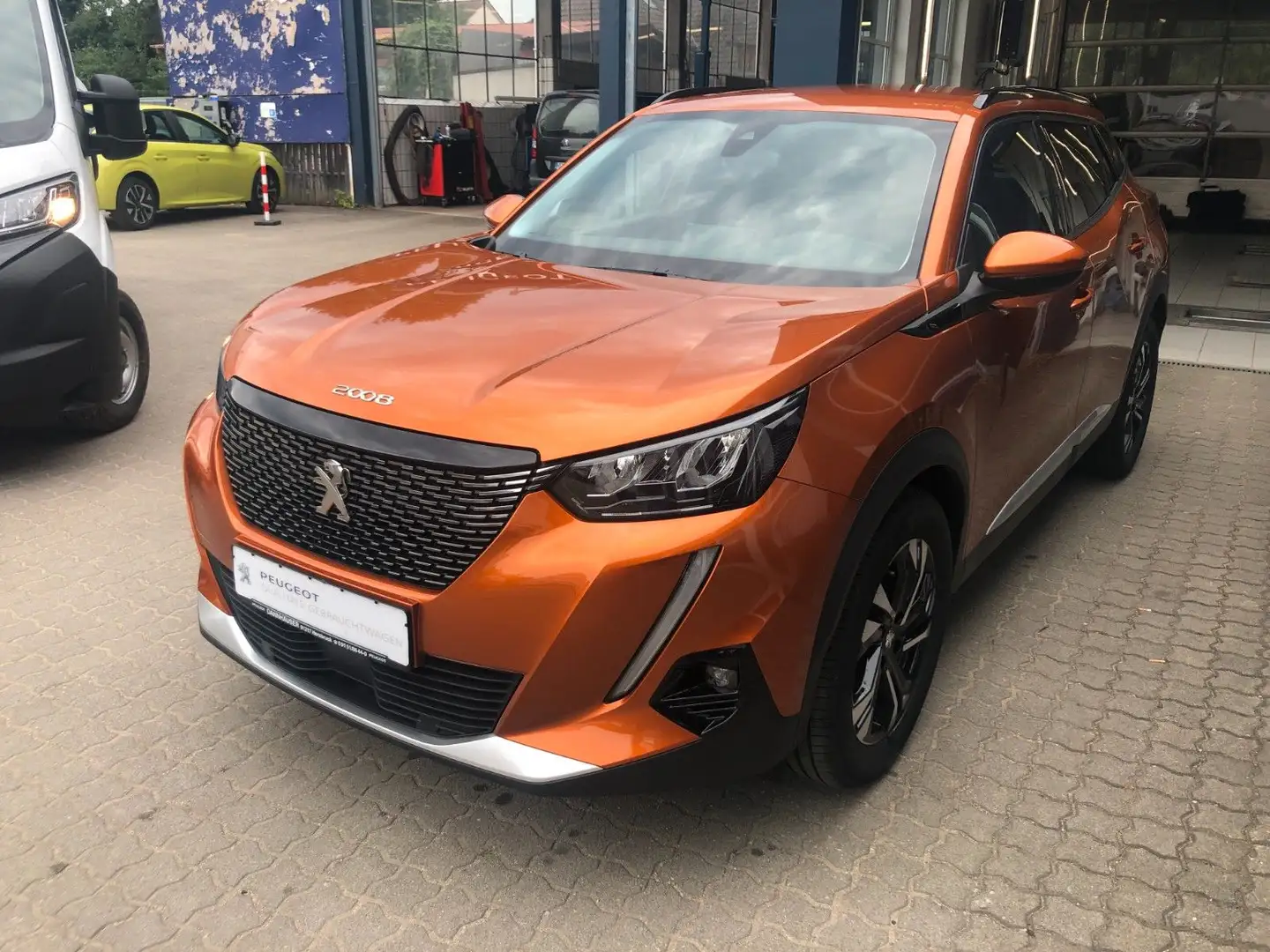 Peugeot 2008 PureTech 100 Allure Pack *nur 19800 km* Oranje - 2