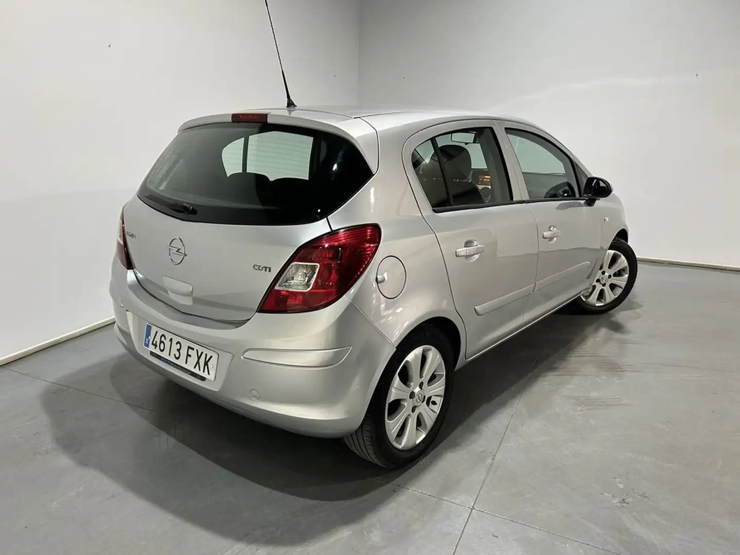 Opel Corsa 1.3CDTi Enjoy 90 Plateado - 2