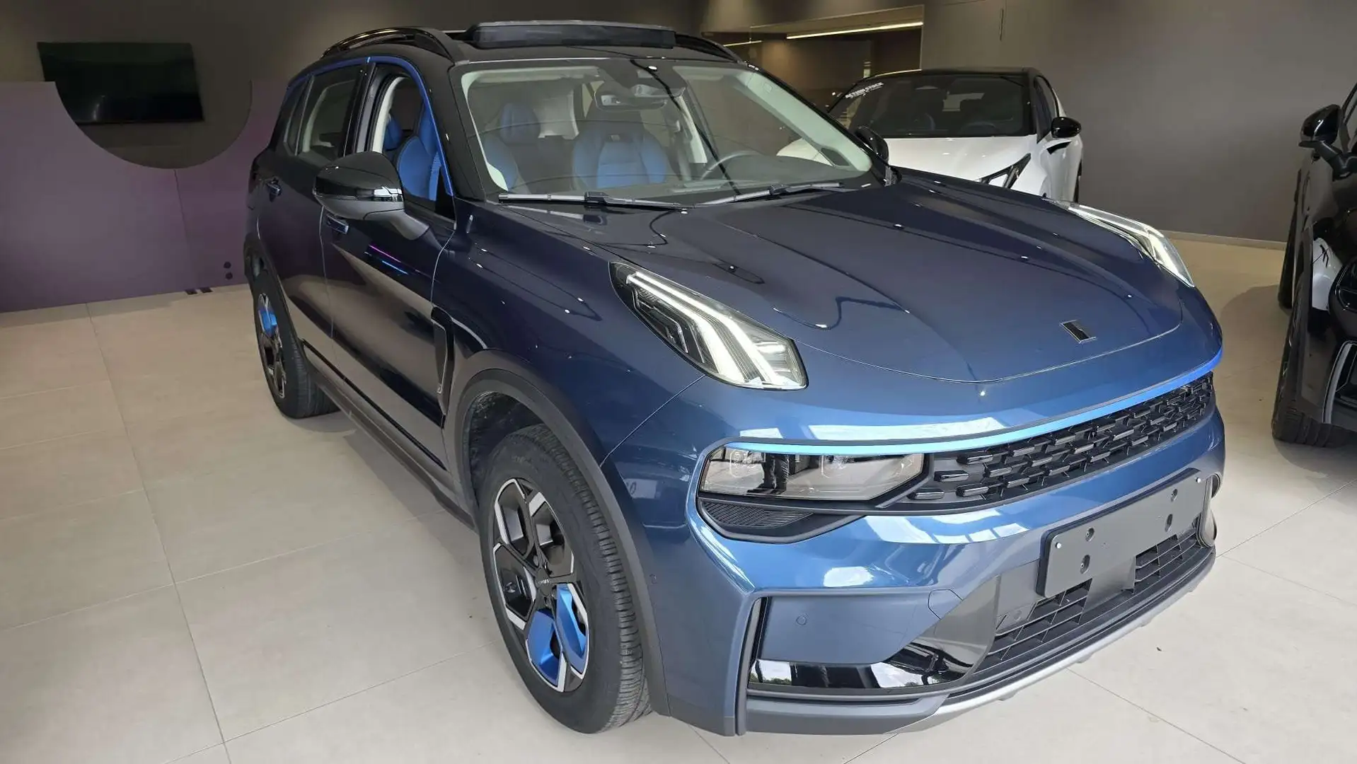 Lynk & Co 01 1.5 Turbo HEV Blauw - 1