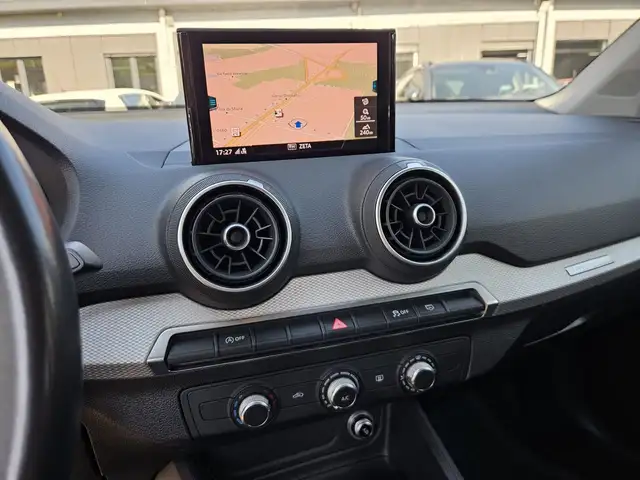 Audi Q2 view 13
